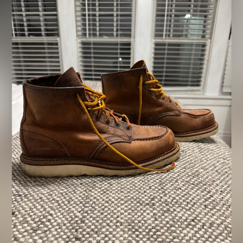 Redwing 6 inch moc. Worn twice.size 9.5